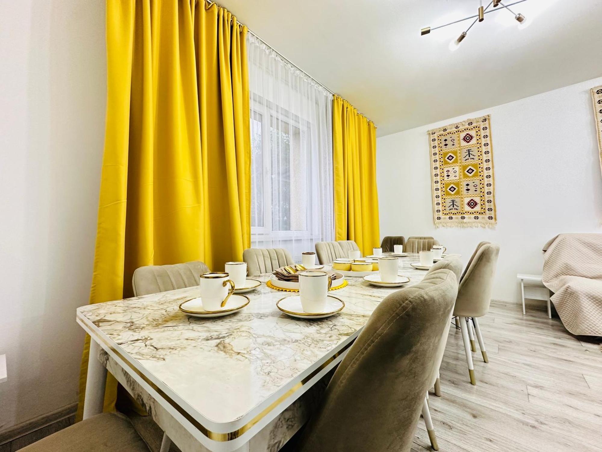 Квартира Для Большой Семьи Almaty Exterior photo